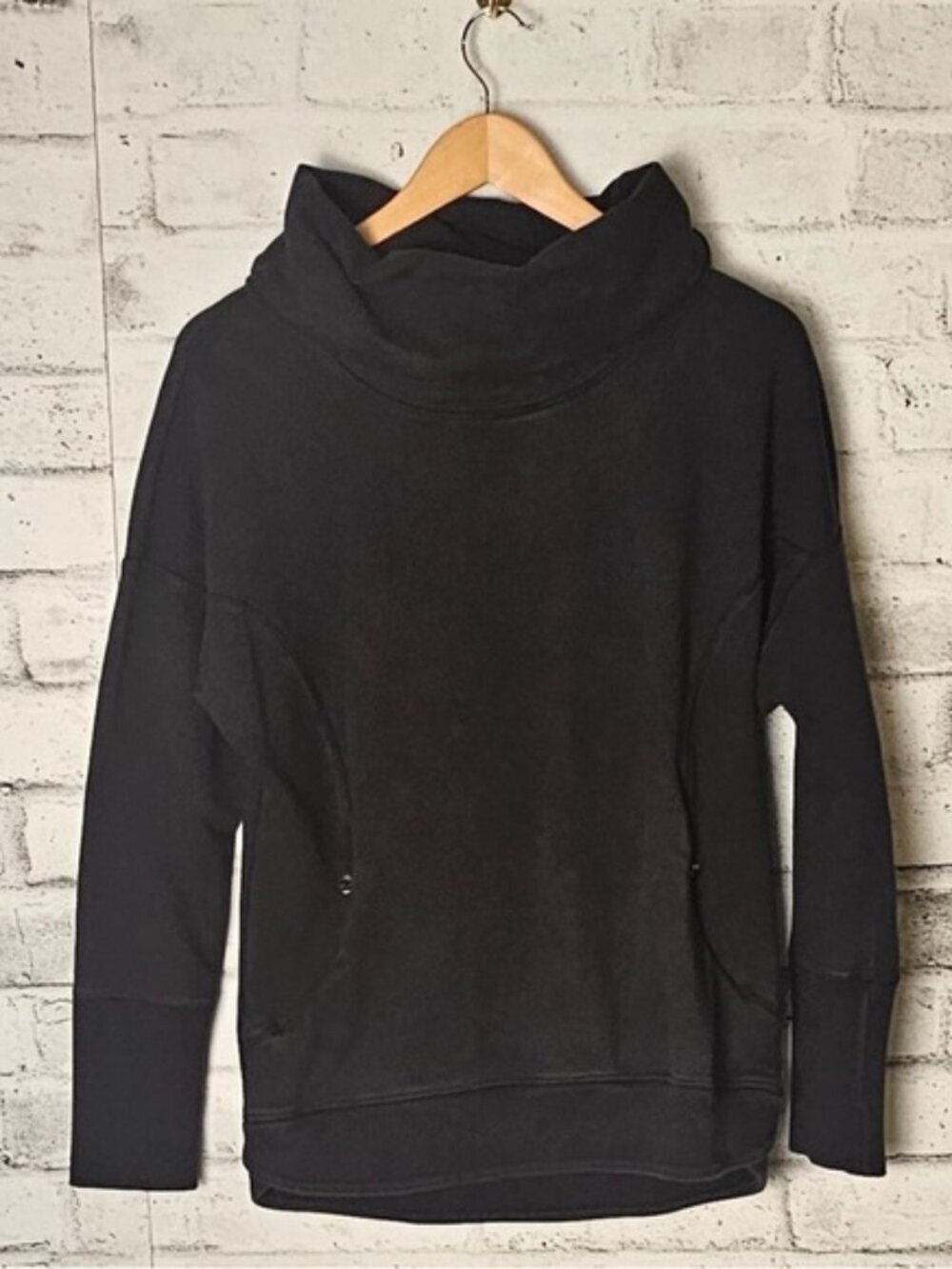 Lululemon Mock Neck Pullover Black Long Sleeve Size 8 Athletic Top